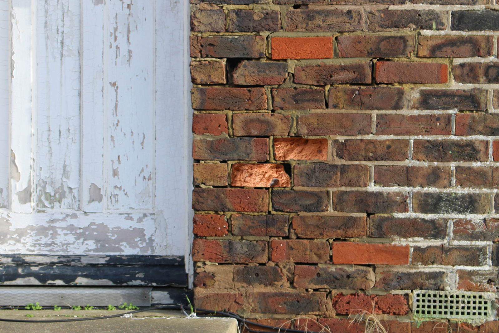 Damaged brickwork due to corrosion.