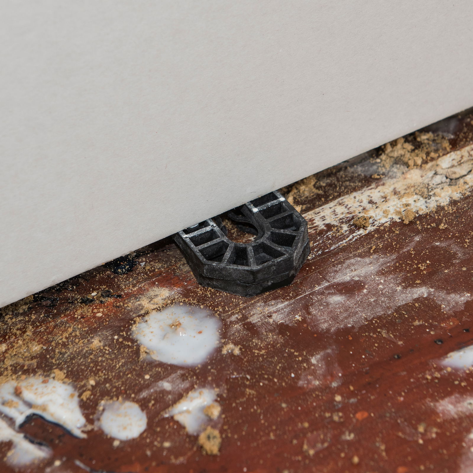 Step 13 dryzone system prop up plasterboard