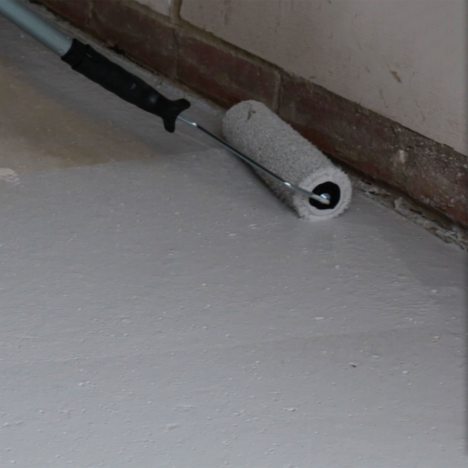 Step4 drybase ecs epoxy floor coating roller application