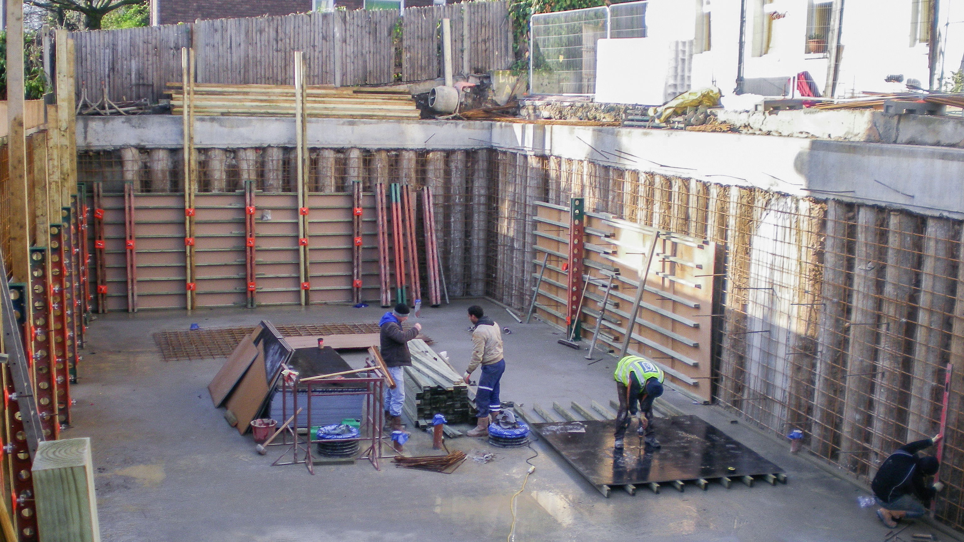 A diagram showing how to waterproof piled foundations.