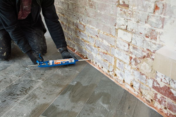 Injecting Dryzone DPC Cream